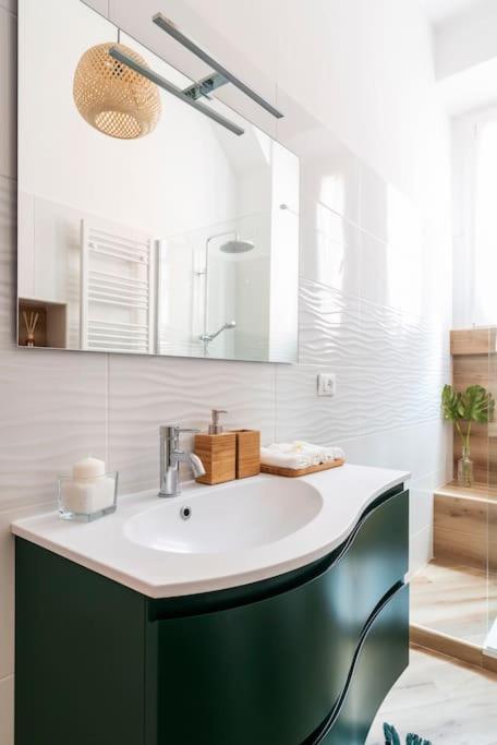 Апартаменты New Jungle & Charming Flat - Zona De Angeli Милан Экстерьер фото