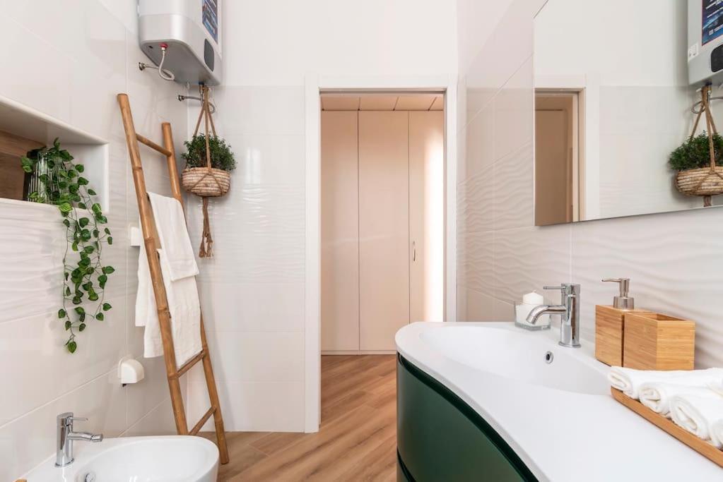 Апартаменты New Jungle & Charming Flat - Zona De Angeli Милан Экстерьер фото